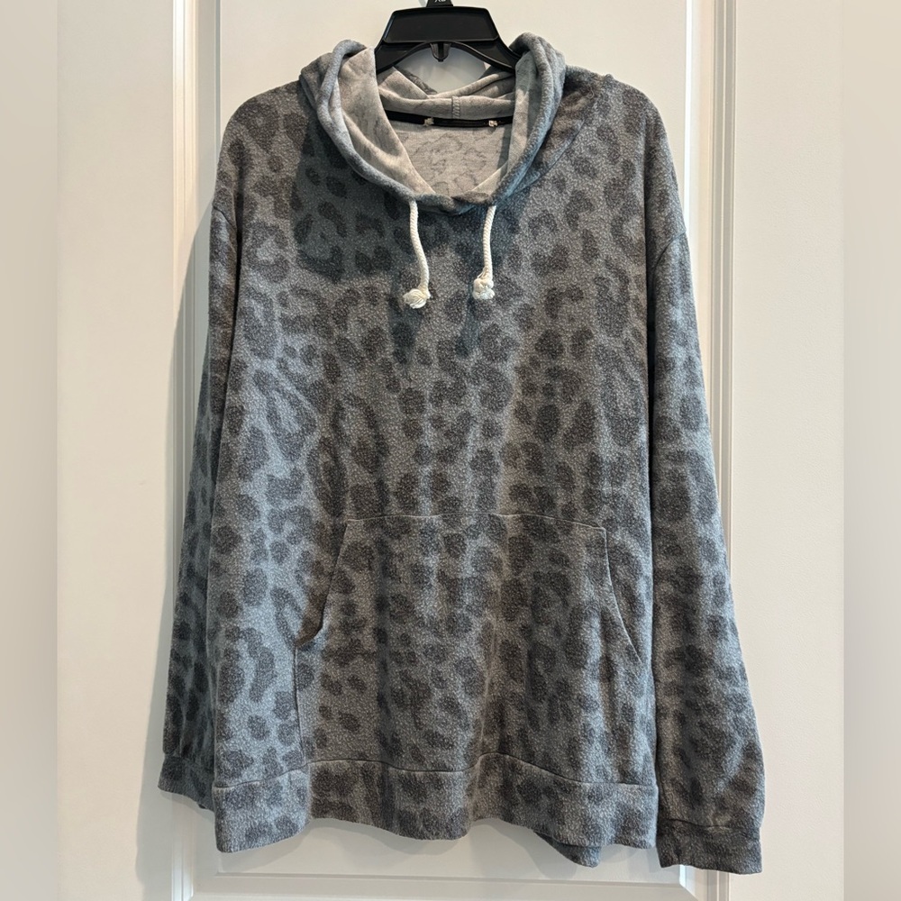 Cozy Grey Leopard-Print Pullover Hoodie Sweater